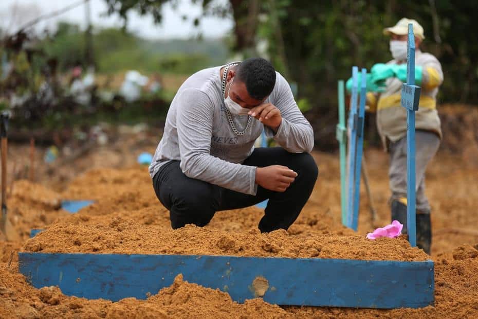 Mortes pelo coronavírus saltam de 6 mil para 29 mil em um mês no Brasil