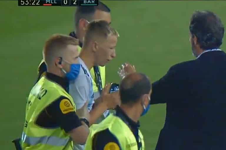 Torcedor estava sem máscara e foi detido pelos seguranças. Imagem: Reprodução