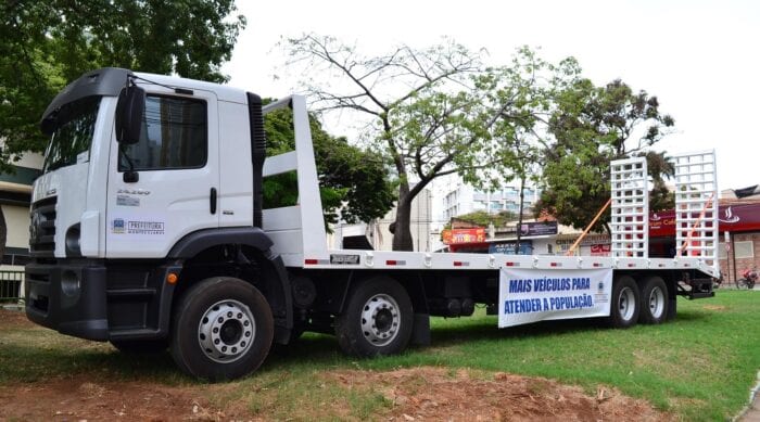 Montes Claros - Prefeitura de Montes Claros adquire caminhões Prancha e Melosa
