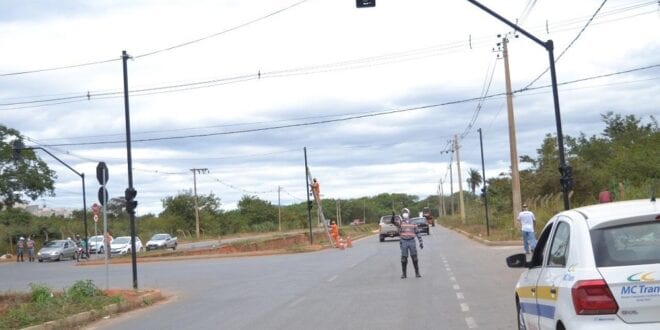 Montes Claros - Semáforos na avenida do Córrego das Melancias não irão funcionar no período noturno