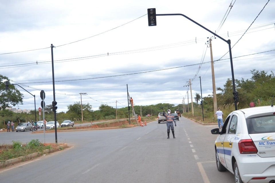 Montes Claros - Semáforos na avenida do Córrego das Melancias não irão funcionar no período noturno