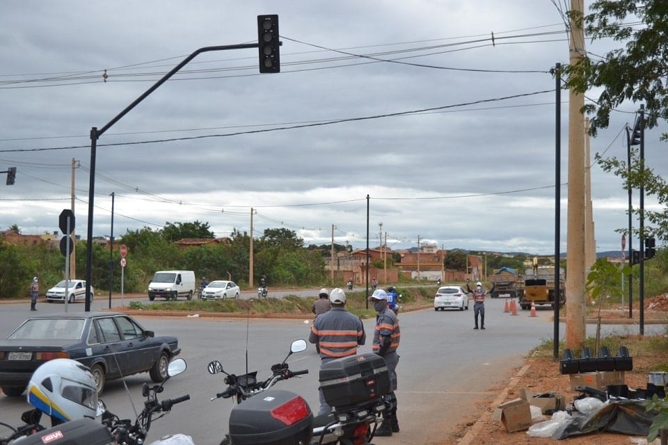 Montes Claros - Implantação de semáforos vai garantir segurança na avenida do Córrego das Melancias