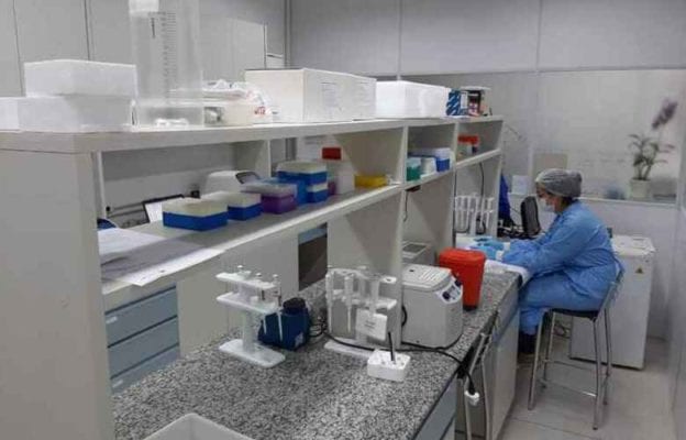 MG - Laboratórios da UFMG realizam 300 testes de Covid-19 por dia