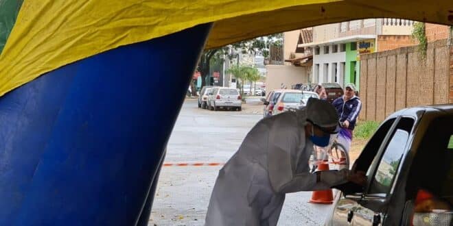 Montes Claros - Prefeitura testa 75 pessoas por dia para detecção do novo coronavírus através do sistema drive-thru
