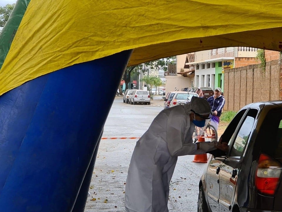 Montes Claros - Prefeitura testa 75 pessoas por dia para detecção do novo coronavírus através do sistema drive-thru