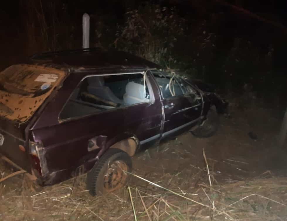 Norte de Minas - Capotamento de veículo de passeio deixa 4 pessoas feridas em Salinas