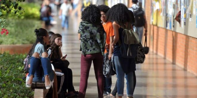 Ainda sem data de retorno, MEC lança protocolo de segurança para volta às aulas