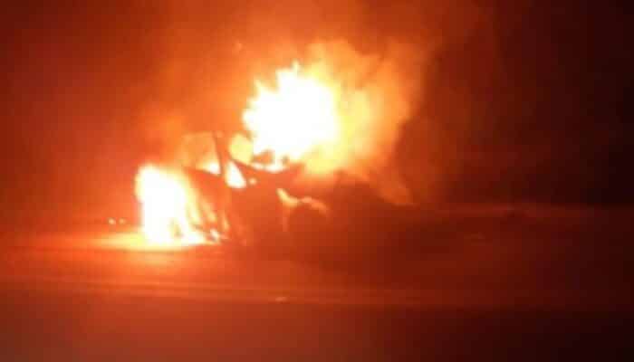 Veículo pegou fogo na BR-262, em Minas Gerais