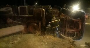 Montes Claros - Caminhoneiro morre em capotamento em Montes Claros