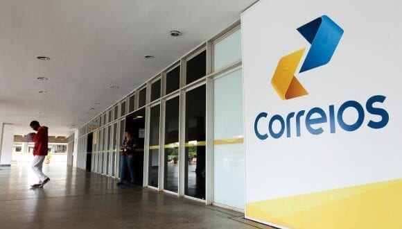 Funcionários do Correios aprovam continuidade da greve por tempo indeterminado