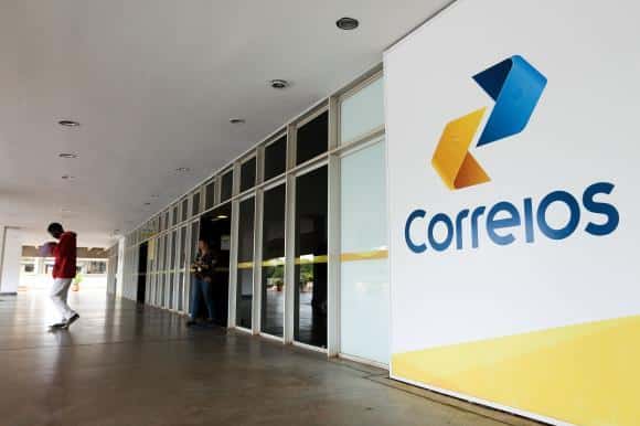 Funcionários do Correios aprovam continuidade da greve por tempo indeterminado