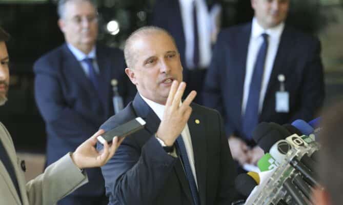 Auxílio Emergencial - Pessoas cadastradas superaram 65 milhões. “Uma Itália inteira”, diz Onyx Lorenzoni