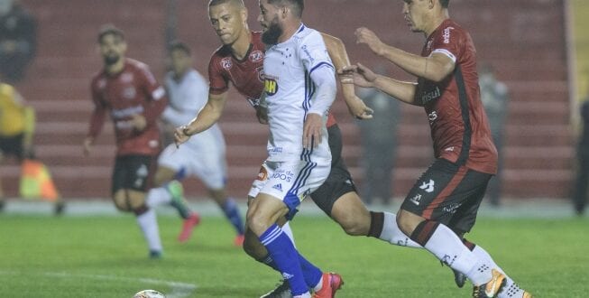 Cruzeiro volta a jogar mal, perde para o Brasil-RS e fica à beira do Z-4 na Série B
