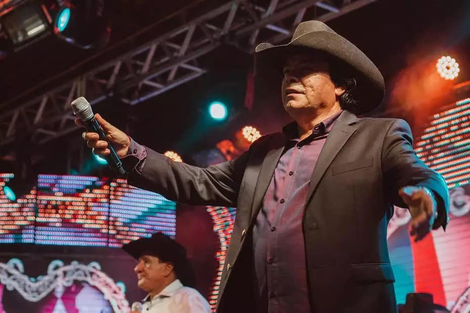 Parrerito, vocalista do Trio Parada Dura, morre vítima de Covid-19