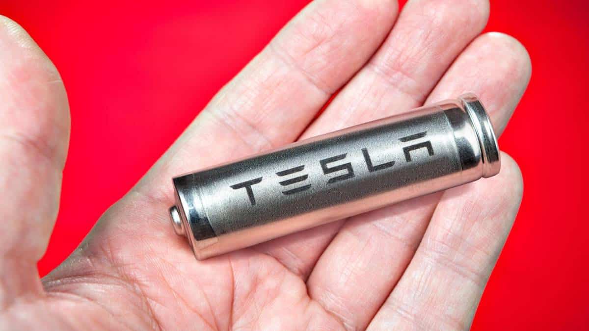 Super bateria da Tesla tem vida útil de 3,5 milhões de km