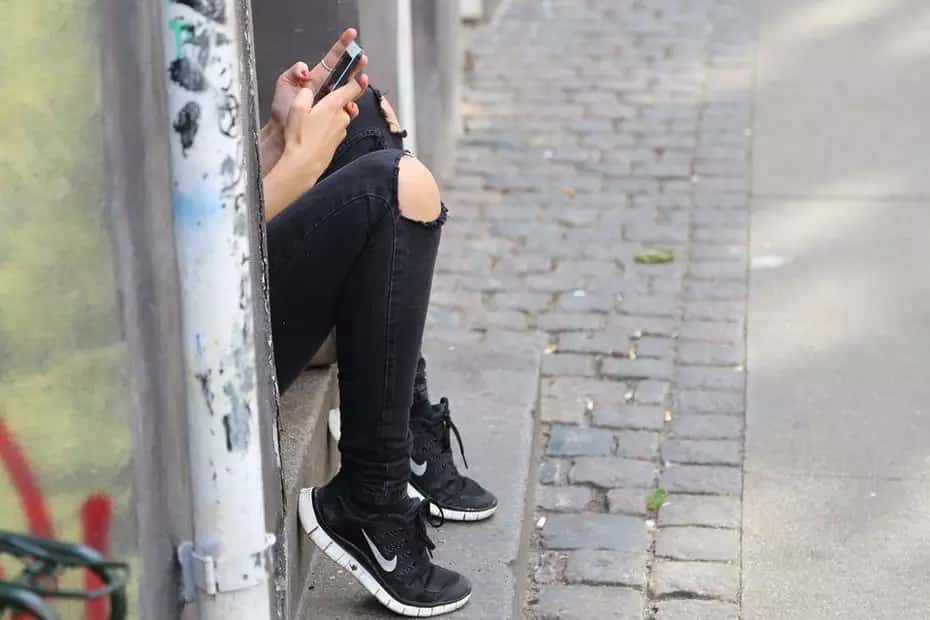 Mais da metade da geração Z prefere celular a sexo, mostra pesquisa