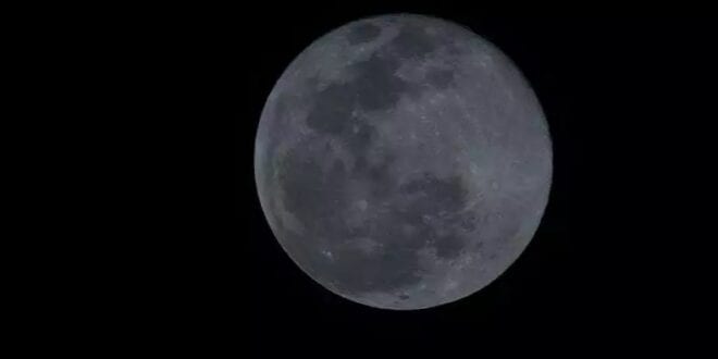 A lua azul observada em Brasília em 2018