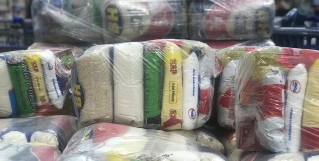 Montes Claros - Cestas básicas distribuídas para alunos da rede municipal em Montes Claro, já estão disponíveis para retirada