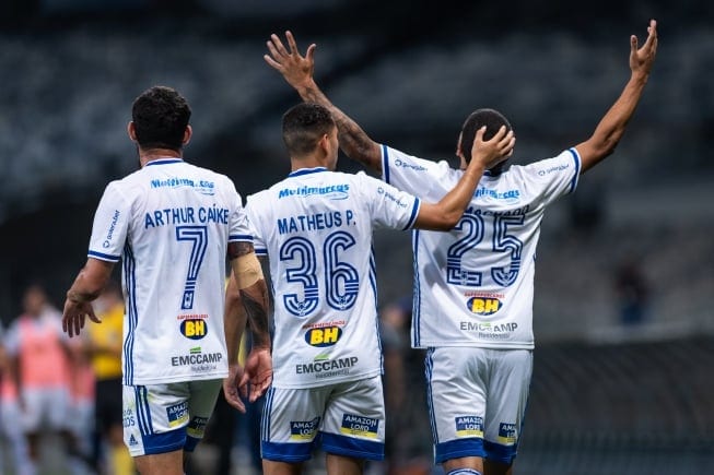 Cruzeiro joga bem e vence a Ponte Preta no Mineirão