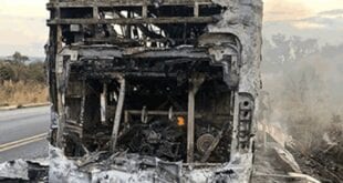 Norte de Minas - Ônibus pega fogo em Jequitaí