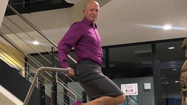 Engenheiro posta fotos usando saia e salto alto em seu dia a dia : ‘Roupas não tem gênero”