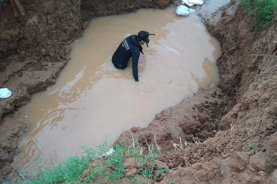 Operação de busca pelo adolescente começou na quinta-feira (19), data em que ele desapareceu após cair em um bueiro