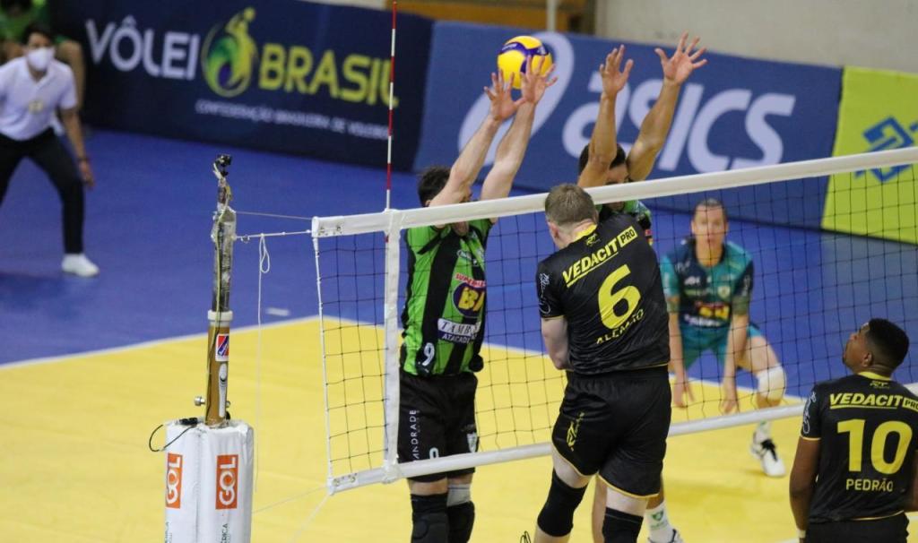 Montes Claros América Vôlei embarca nesta terça-feira (24) para enfrentar o Caramuru