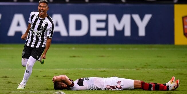 Atlético passeia no Mineirão, goleia o Flamengo por 4 a 0 e volta a ser vice da Série A
