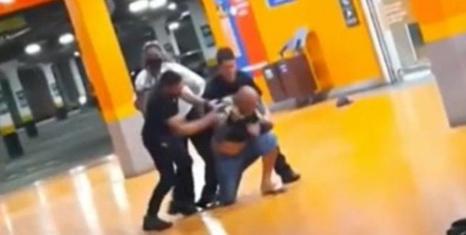 Homem negro é espancado e morto por segurança e policial em Porto Alegre