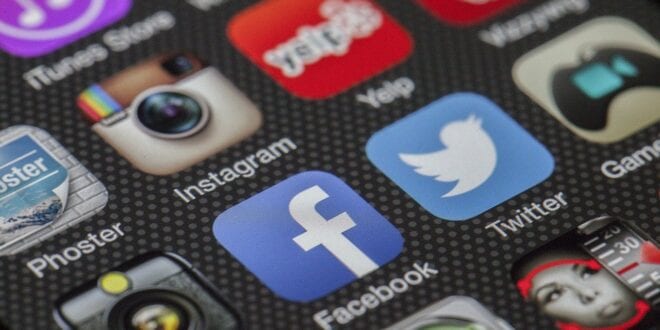 Celular é a principal ferramenta de estudo e trabalho na pandemia