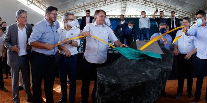 MG - Romeu Zema e Jair Bolsonaro dão início à obra de pavimentação da BR-367, no Vale do Jequitinhonha