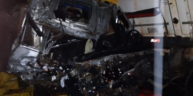 Norte de Minas - Motorista morre após colisão envolvendo três carretas e dois caminhões na BR-251, em Francisco Sá