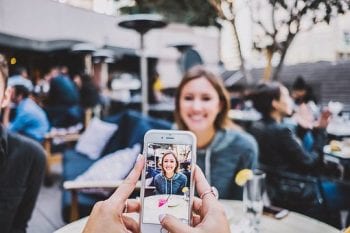 5 celulares para quem ama tirar fotos em viagens
