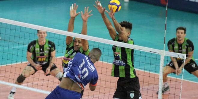 Montes Claros América Vôlei vence Uberlândia e chega a segunda vitória consecutiva