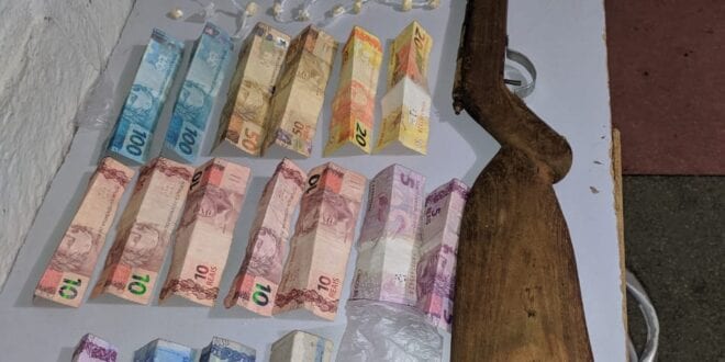 Montes Claros - Adolescente e jovem são presos com drogas e uma espingarda