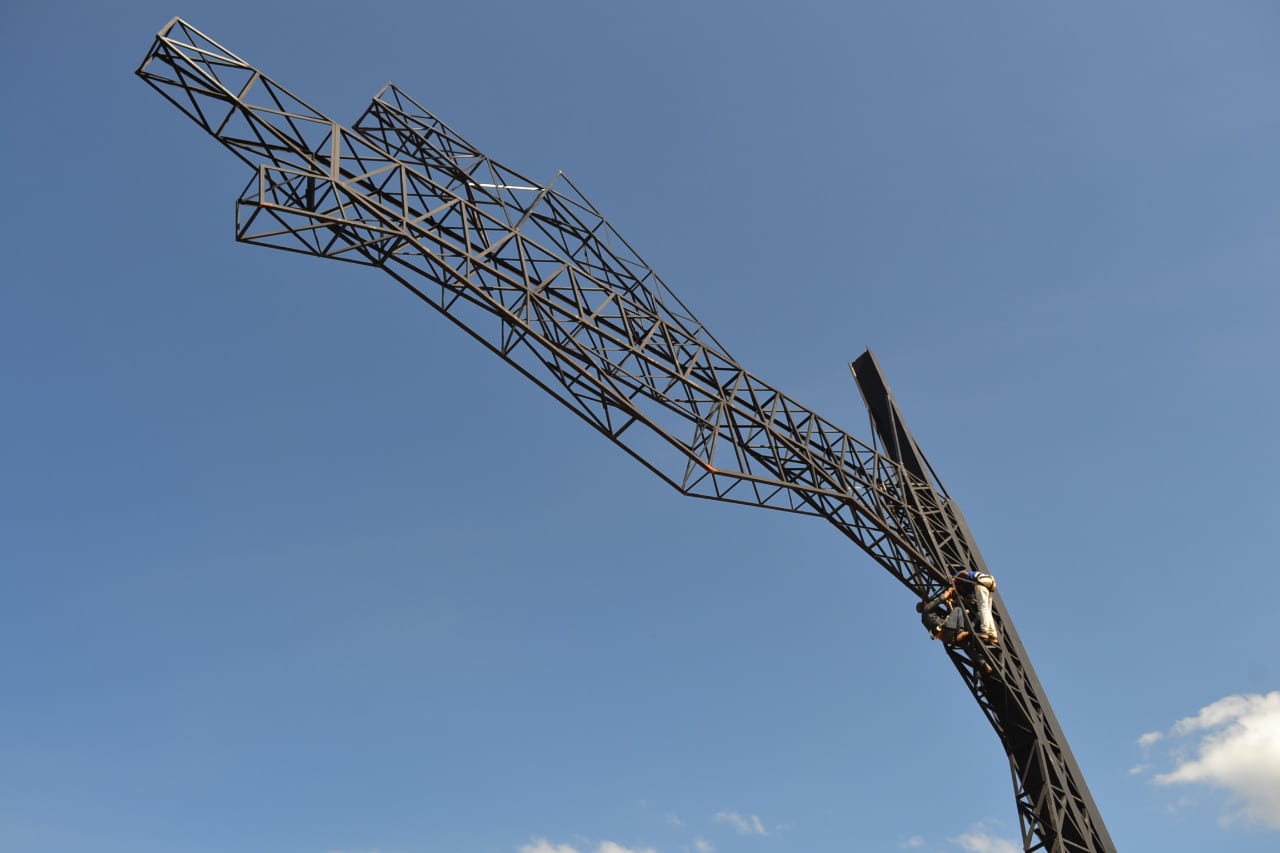 Montes Claros - A cidade de Montes Claros ganha escultura gigante em homenagens aos catopês