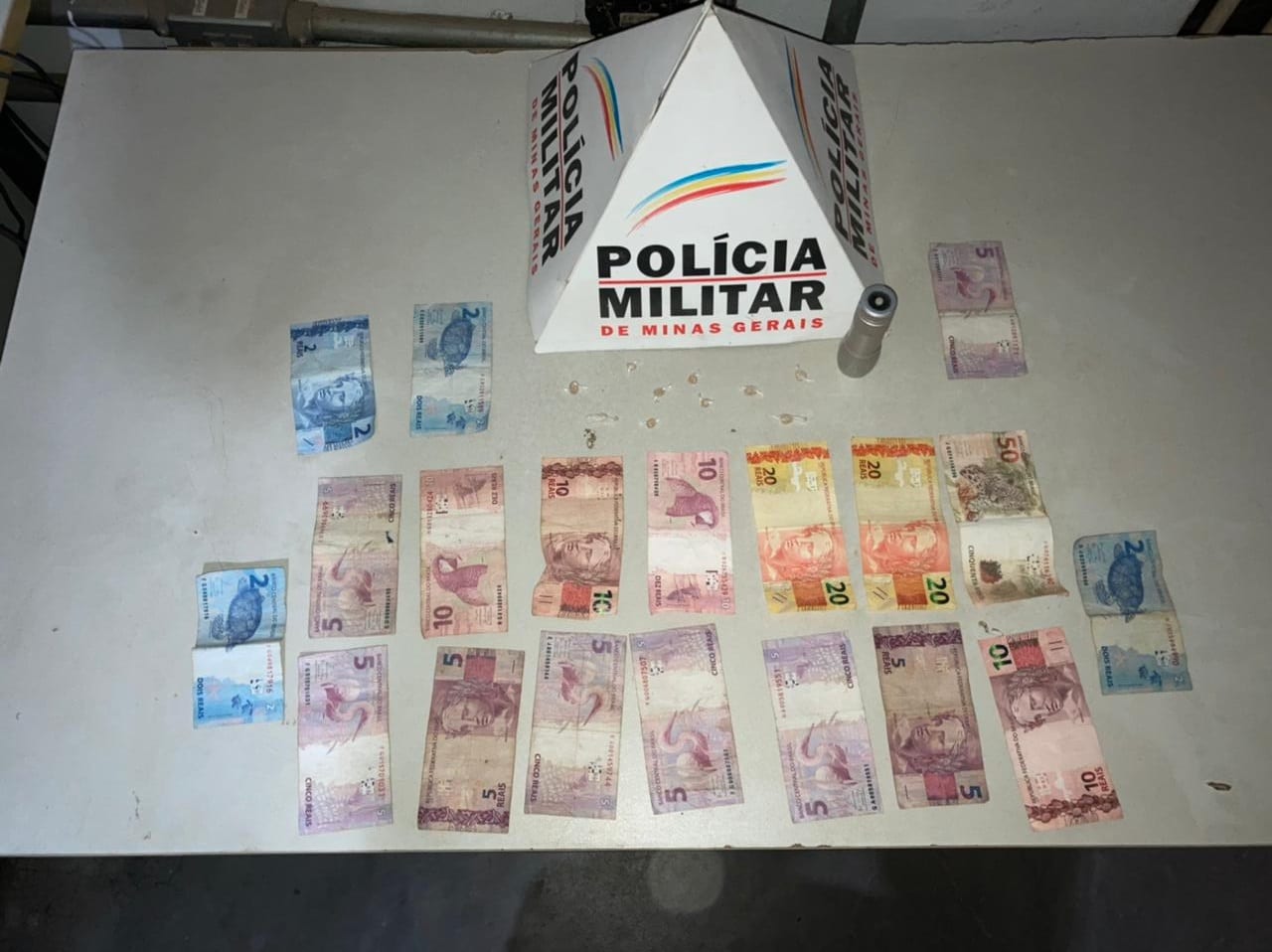 Montes Claros - Polícia Militar apreende adolescente com drogas no bairro Jaraguá II