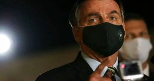 Bolsonaro suspende compra de seringas 'até que os preços voltem à normalidade'