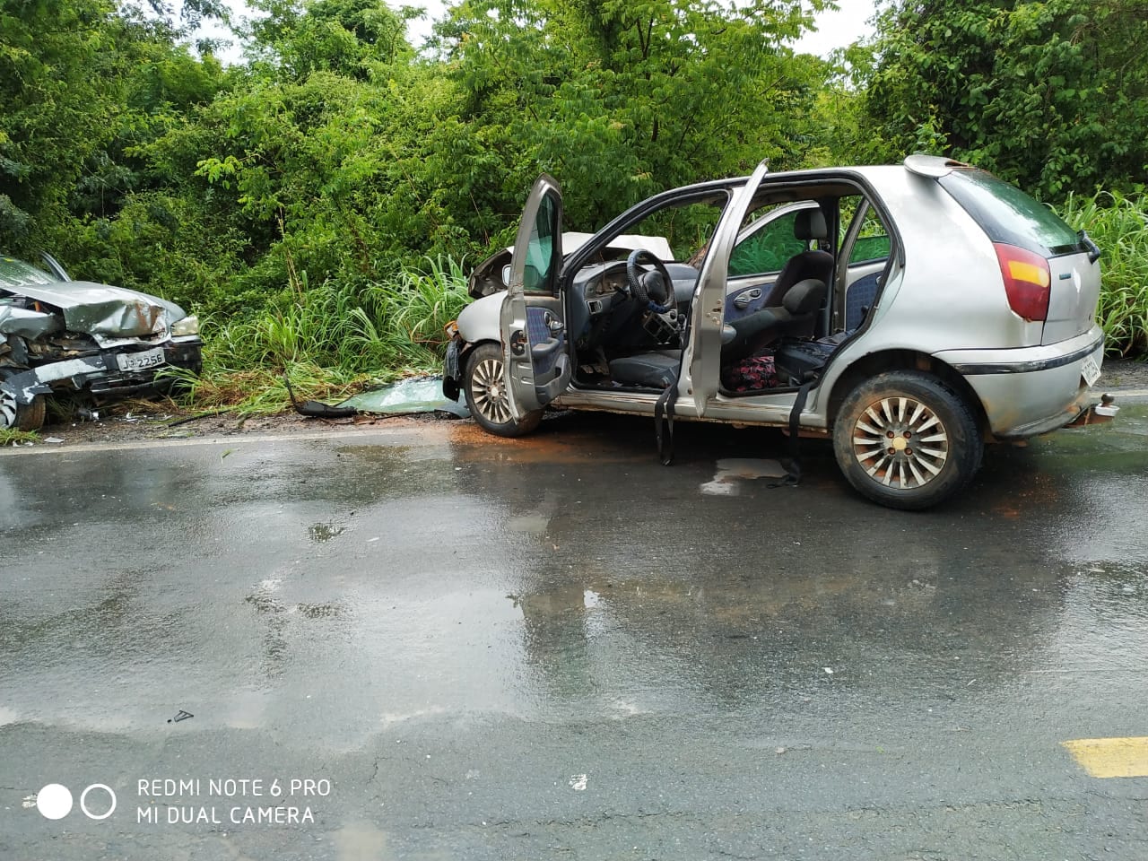 Norte de Minas - 7 pessoas ficam feridas em colisão frontal em Capitão Enéas