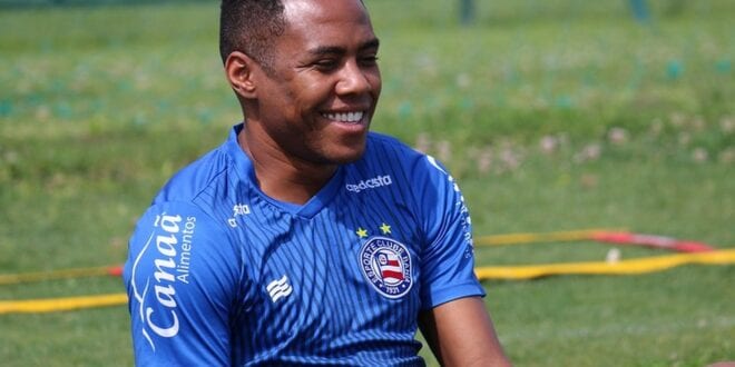 Bahia anuncia a rescisão de contrato do experiente volante Elias