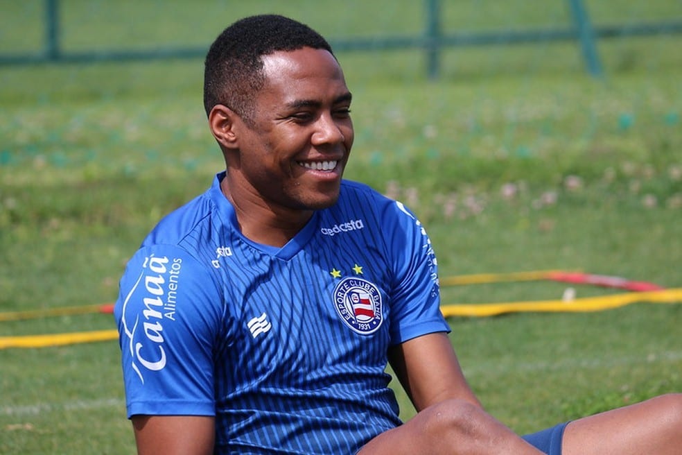 Bahia anuncia a rescisão de contrato do experiente volante Elias 