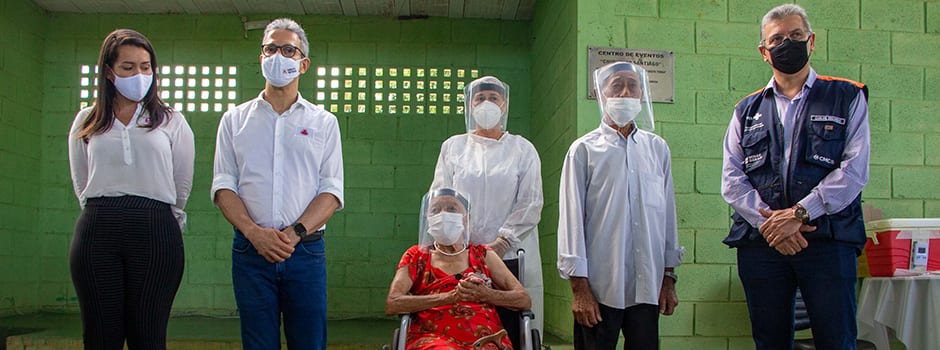 Montes Claros - Idosos que vivem no Asilo São Vicente de Paulo são os primeiros vacinados no interior de Minas