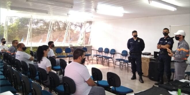 Montes Claros - Guarda Municipal ministra palestra de defesa pessoal para agentes da MCTrans