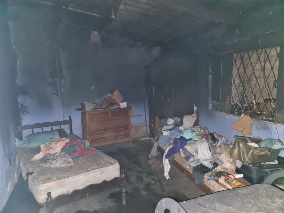 Montes Claros - Incêndio em barracão no bairro Independência