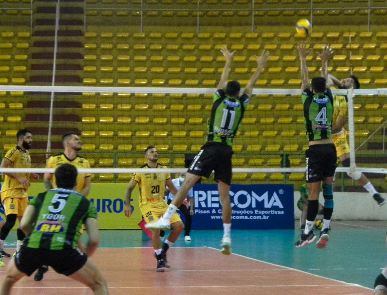 Montes Claros América vence o Caramuru e sobe na tabela da Superliga