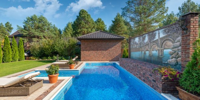 Considere a função e, em seguida, o estilo ao equipar seu novo espaço com móveis para jardim piscina que sejam decorativos e úteis ao local
