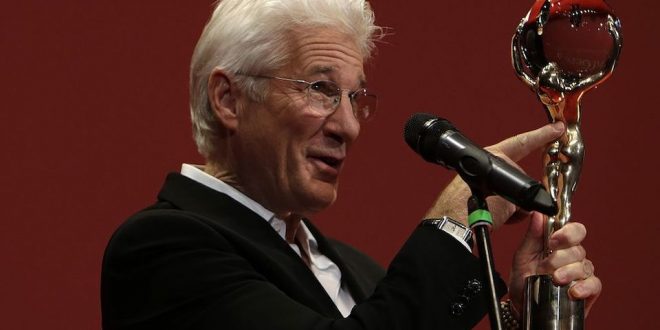 Ator Richard Gere recebe prêmio