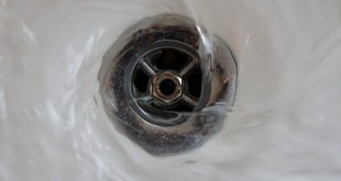 O Papel dos Filtros em Ralos e Pias para Evitar Acúmulo de Resíduos