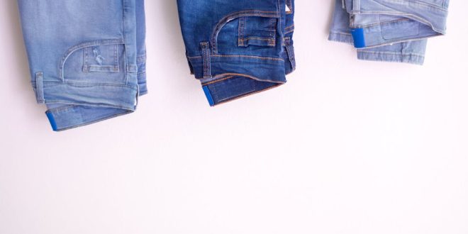 A história do jeans e sua evolução como referência de estilo na moda