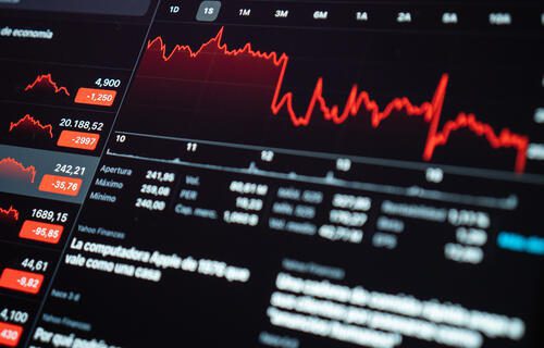 Ibovespa conclui último pregão acima dos 135 mil pontos